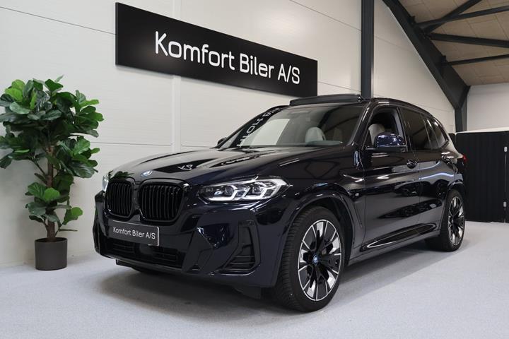 Sort BMW iX3 fra 2022 set udefra
