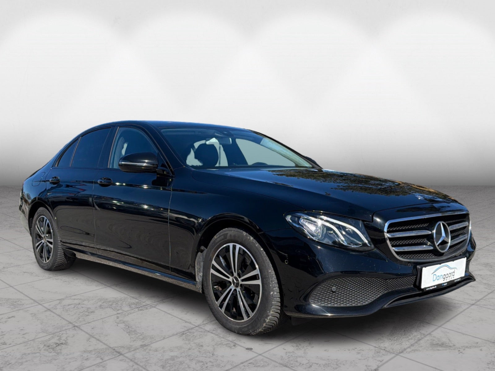 Sort Mercedes E220 d fra 2017