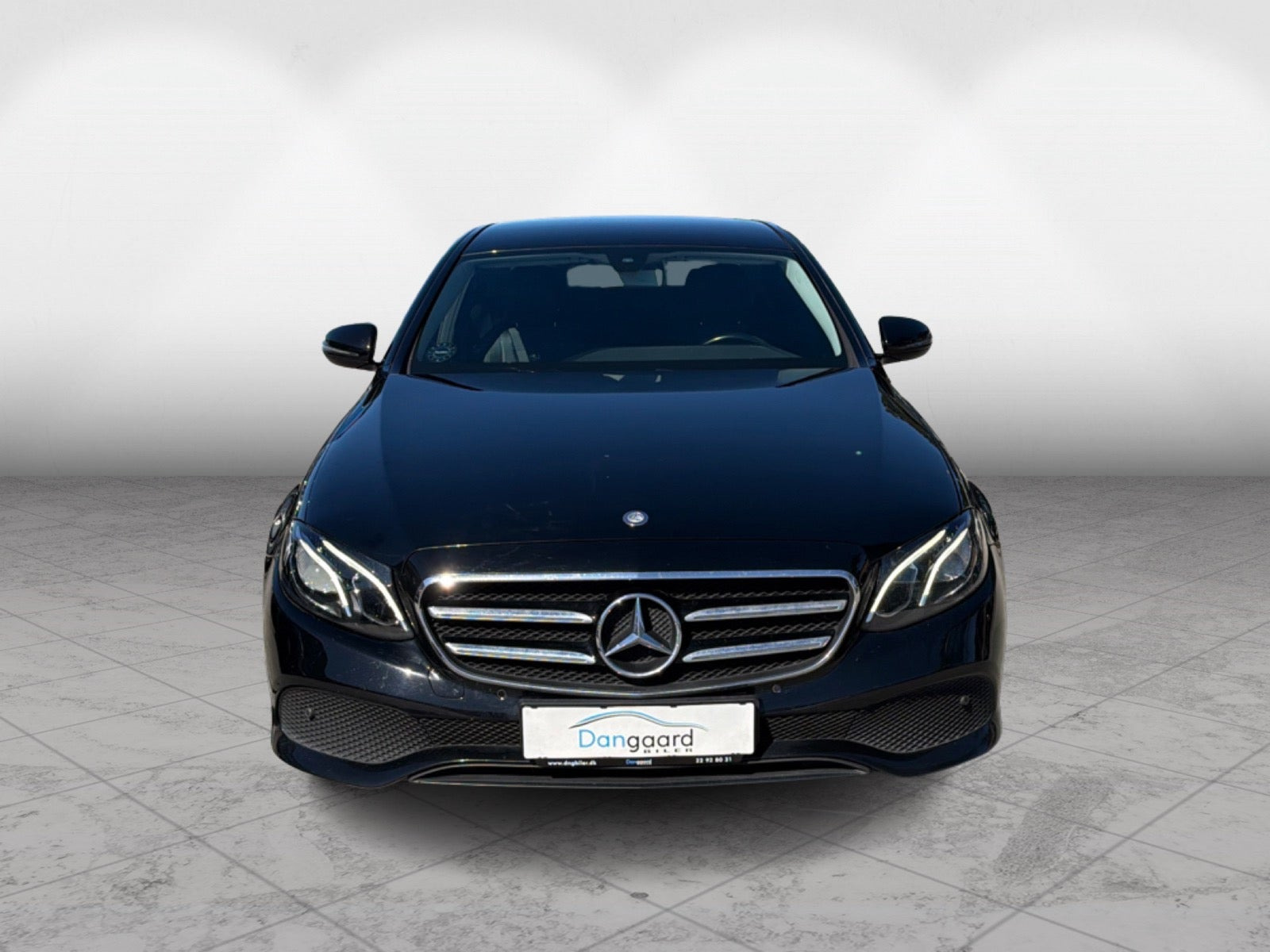 Sort Mercedes E220 d fra 2017