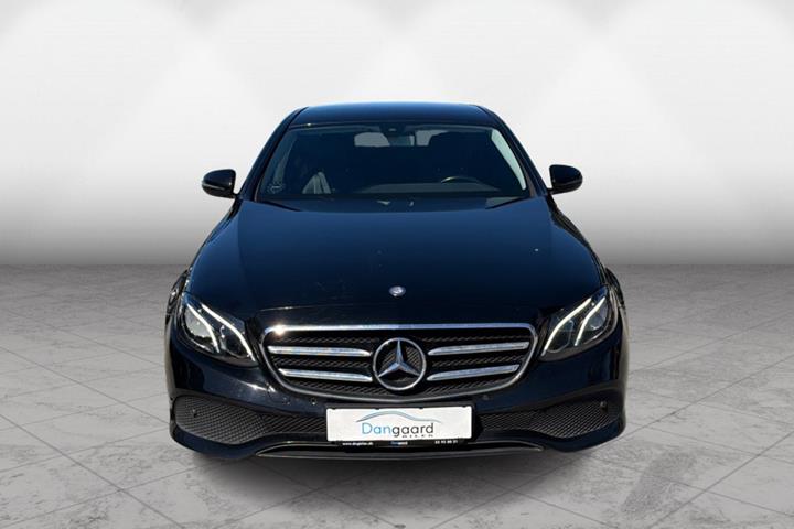 Sort Mercedes E220 d fra 2017
