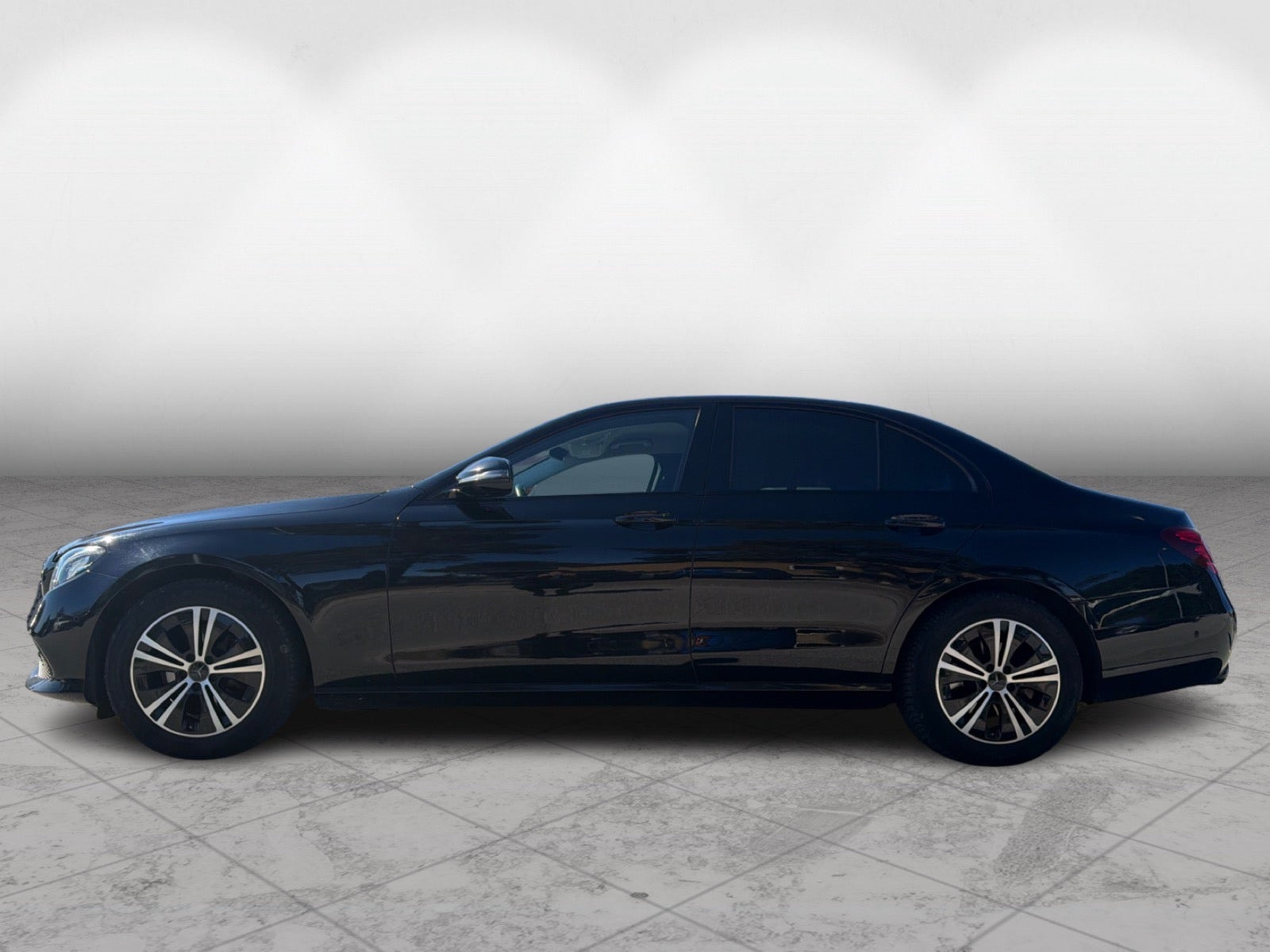Sort Mercedes E220 d fra 2017