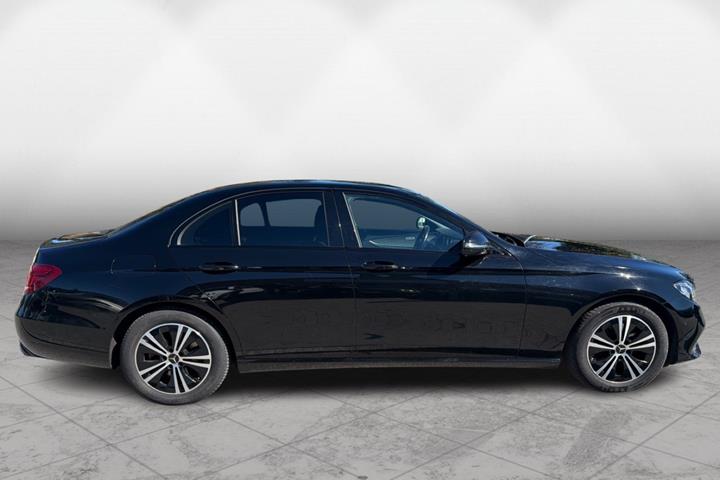 Sort Mercedes E220 d fra 2017