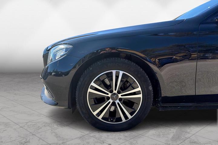 Sort Mercedes E220 d fra 2017