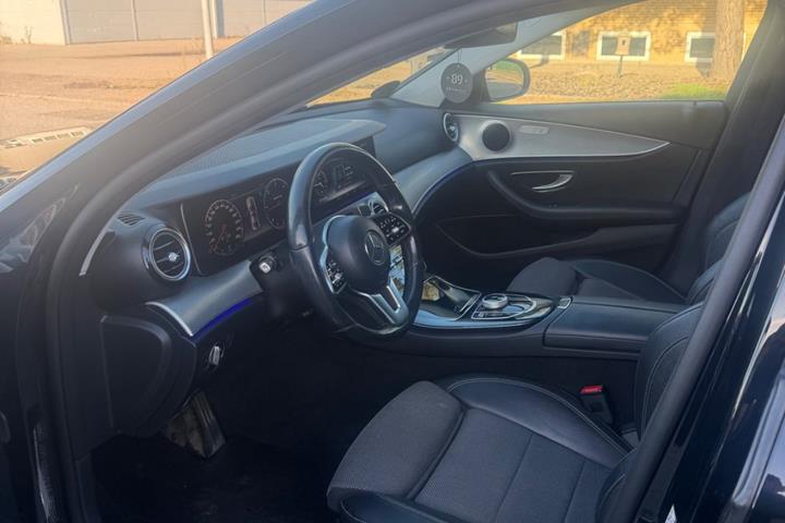 Sort Mercedes E220 d fra 2017
