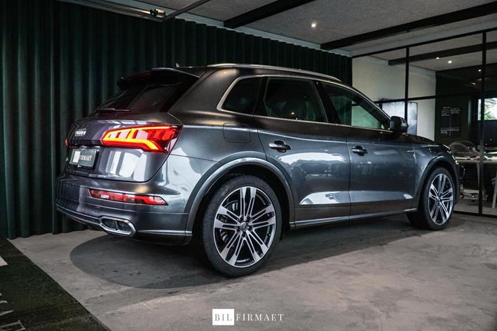 Grå Audi SQ5 fra 2021