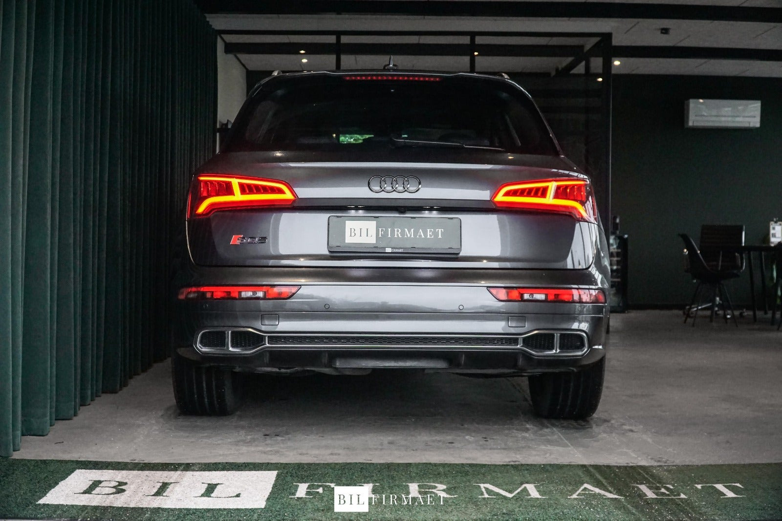 Grå Audi SQ5 fra 2021