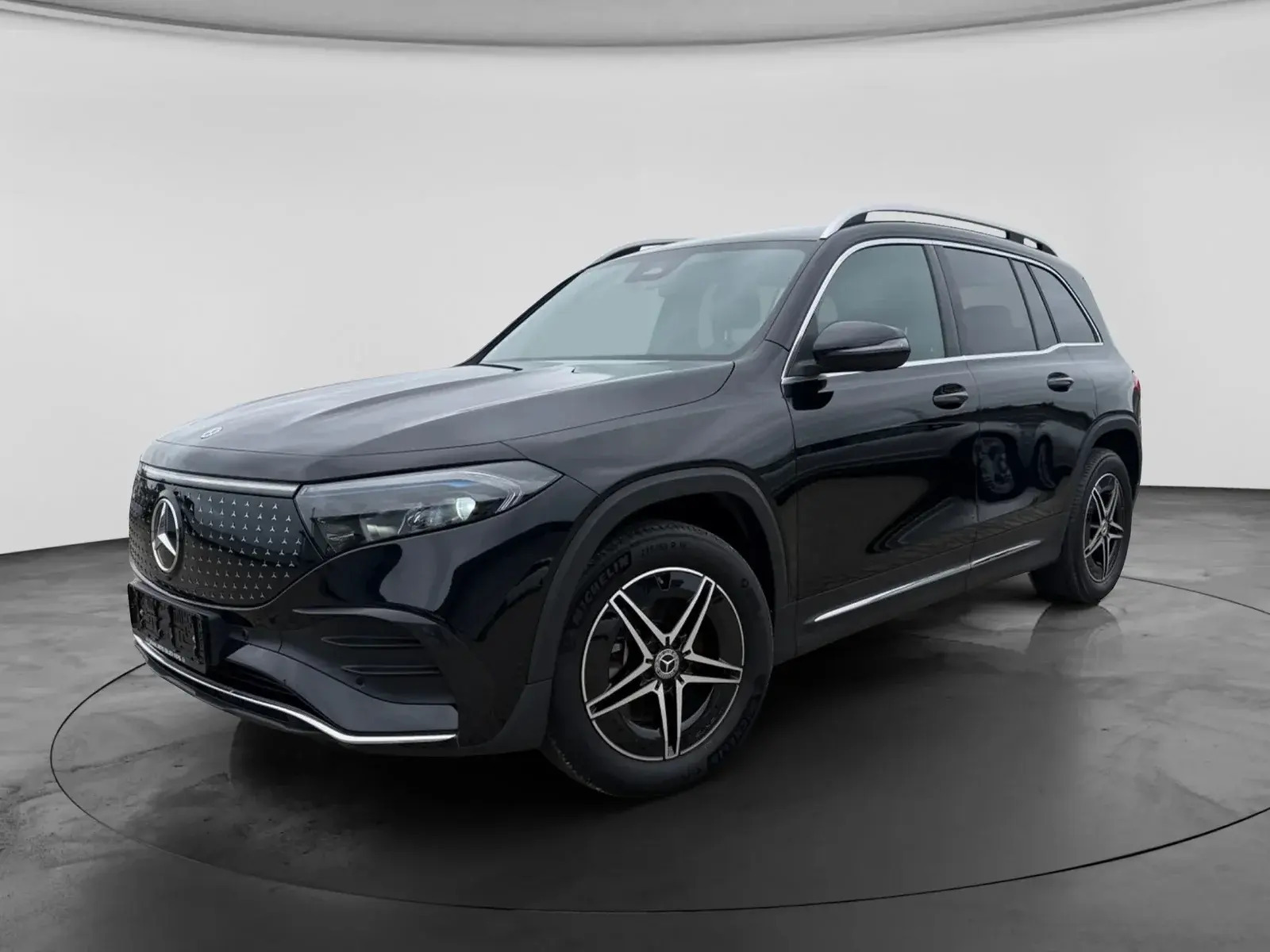 Sort Mercedes EQB250 fra 2024