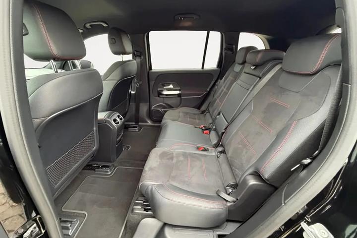Sort Mercedes EQB250 fra 2024