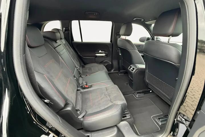 Sort Mercedes EQB250 fra 2024