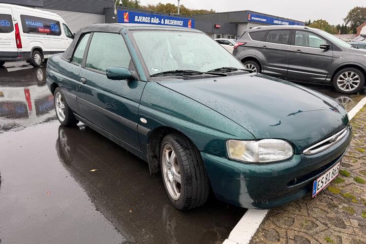 Grøn Ford Escort fra 1996