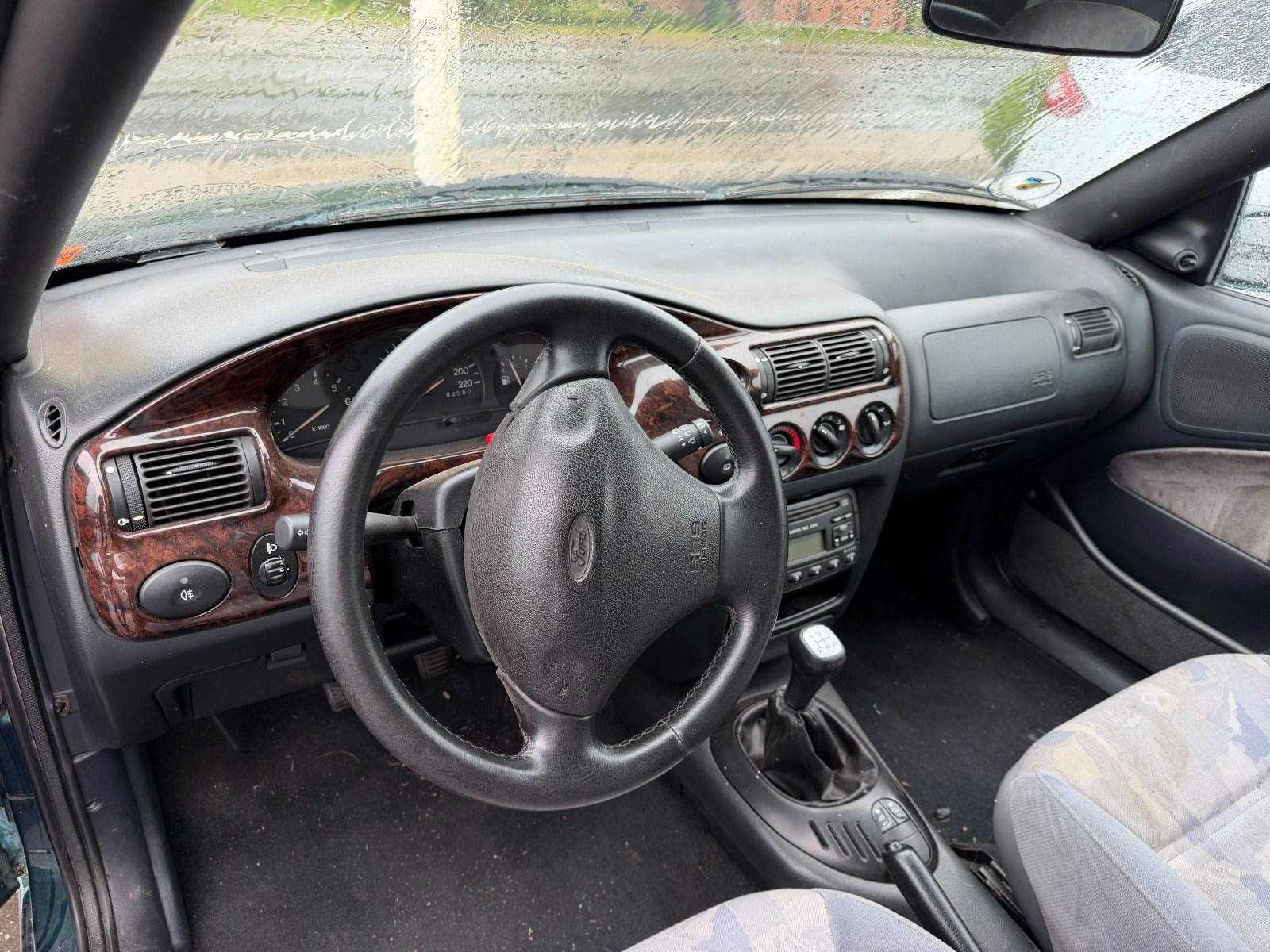 Grøn Ford Escort fra 1996