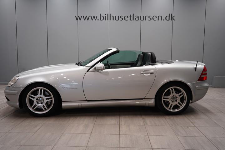 Sølv Mercedes SLK32 fra 2001