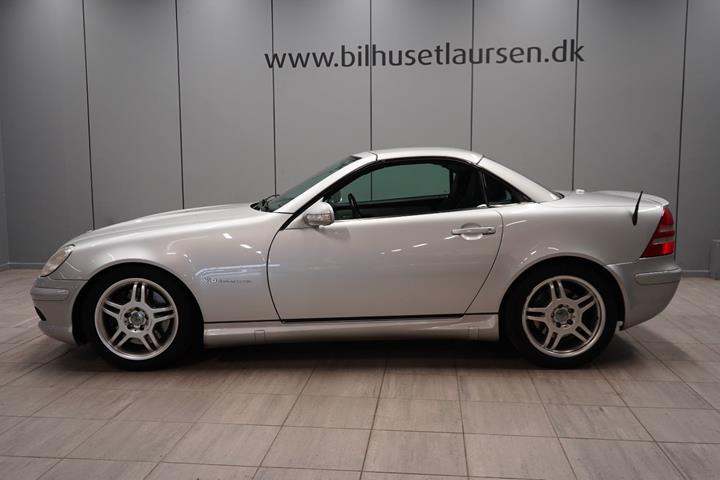 Sølv Mercedes SLK32 fra 2001