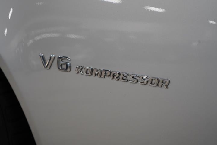 Sølv Mercedes SLK32 fra 2001