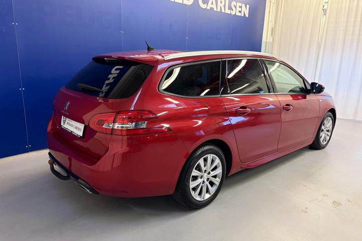 Rød Peugeot 308 fra 2016