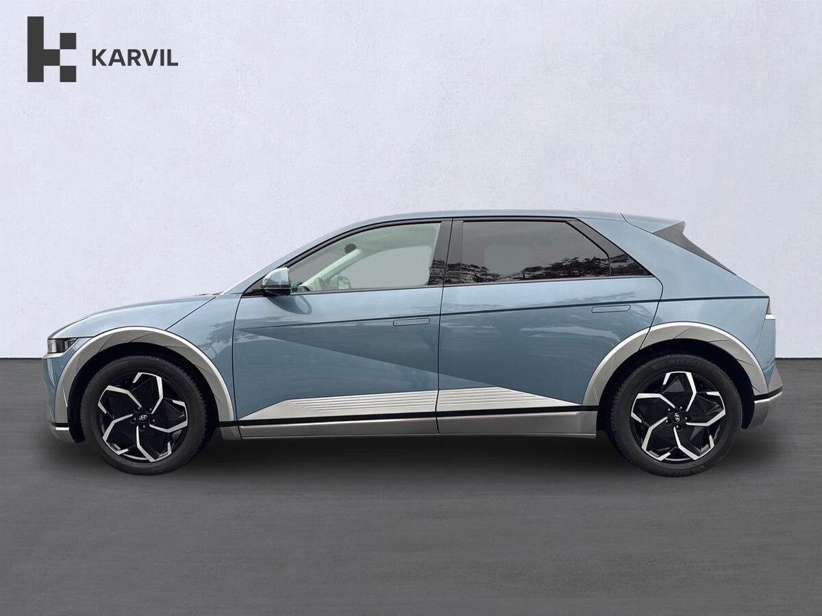 Blå Hyundai Ioniq 5 fra 2024