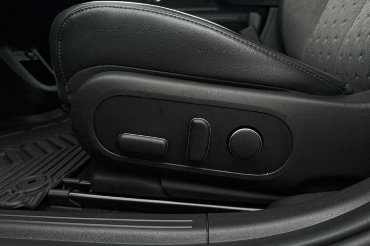 Blå Hyundai Ioniq 5 fra 2024