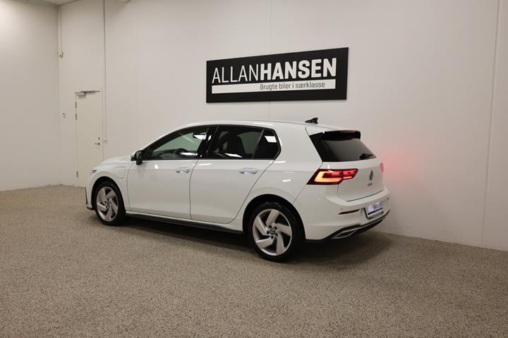 Hvid VW Golf VIII fra 2021