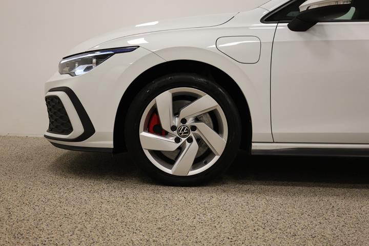 Hvid VW Golf VIII fra 2021