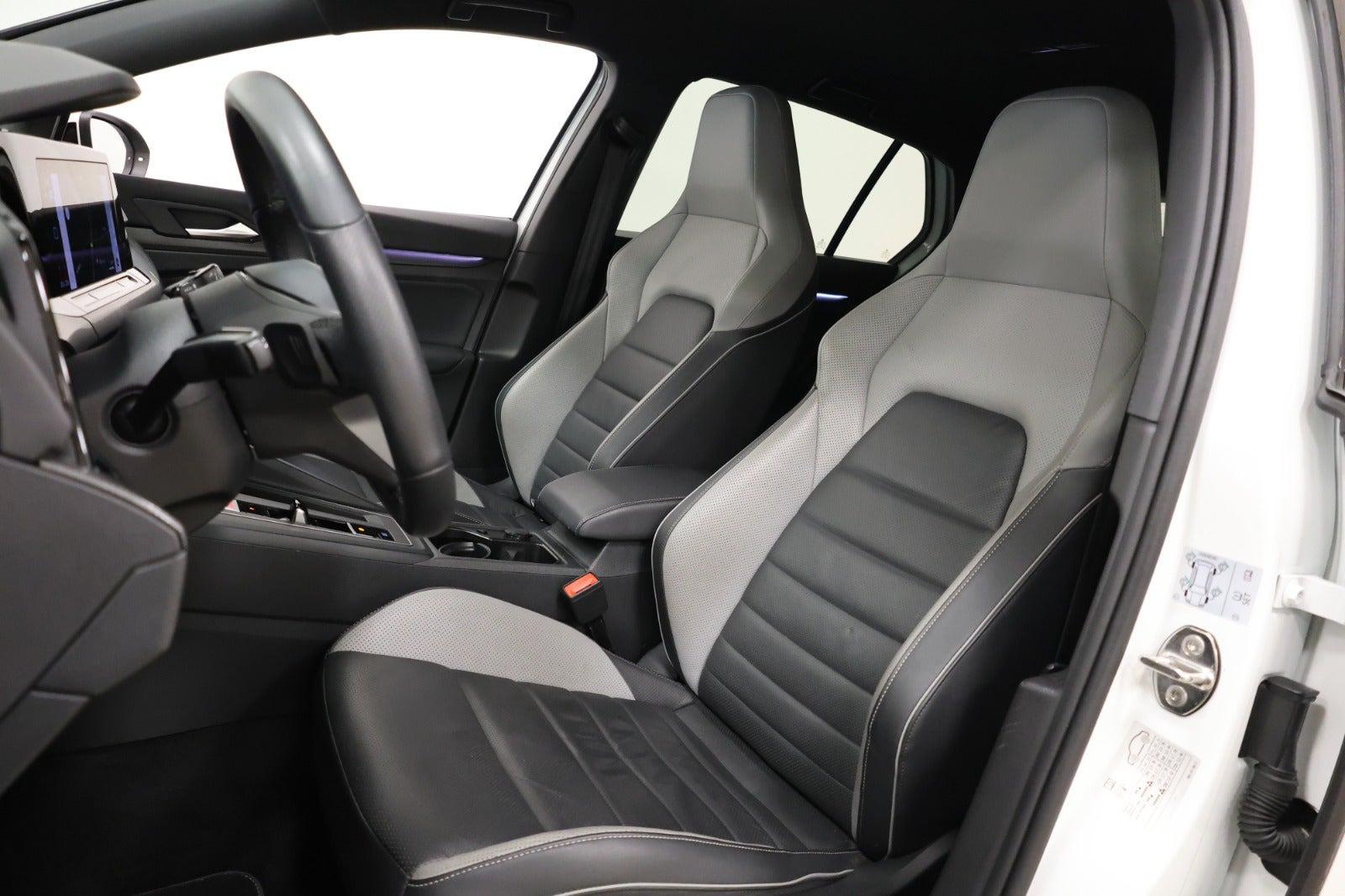 Hvid VW Golf VIII fra 2021