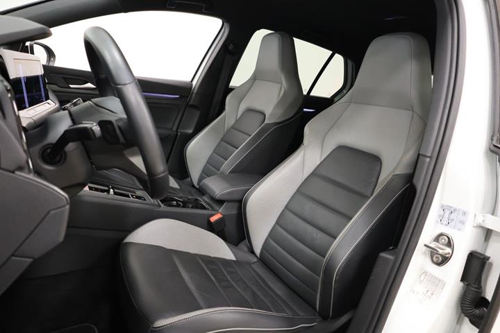 Hvid VW Golf VIII fra 2021