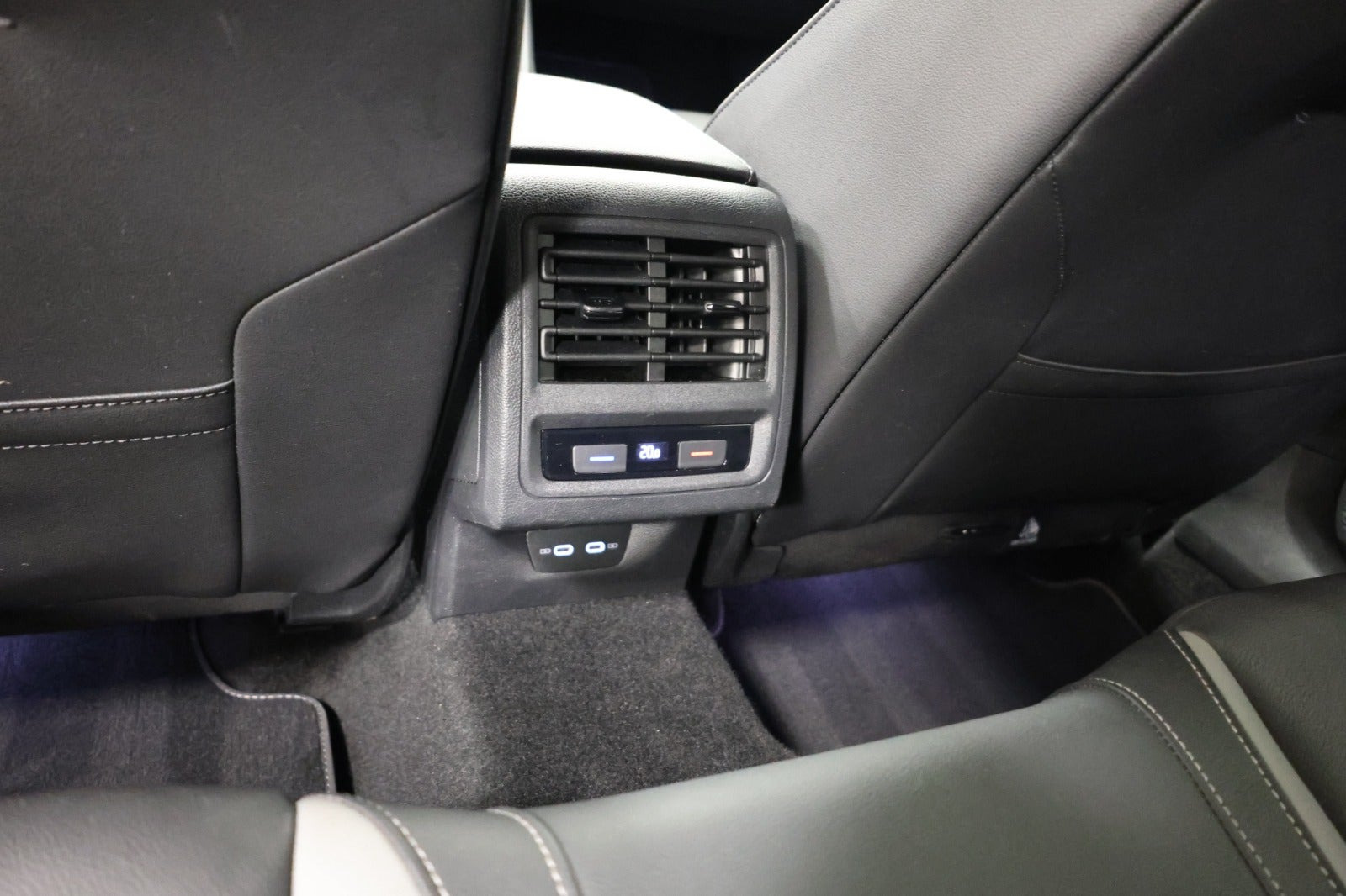 Hvid VW Golf VIII fra 2021