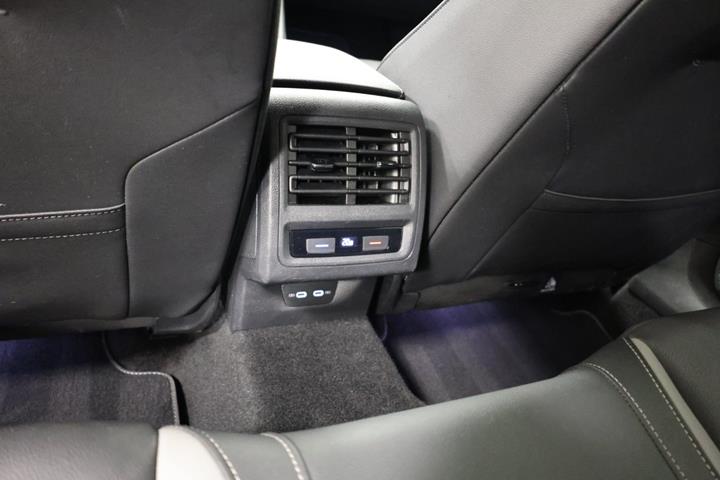 Hvid VW Golf VIII fra 2021