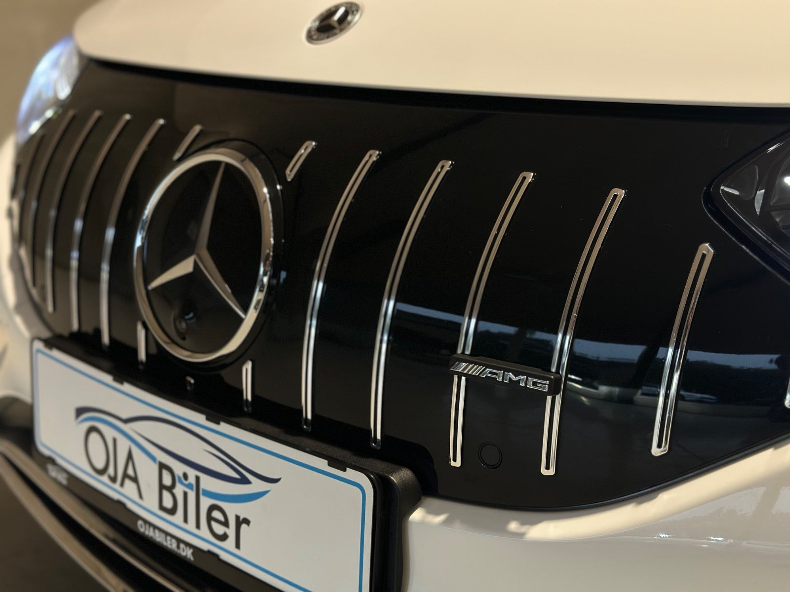 Hvid Mercedes EQE300 fra 2023