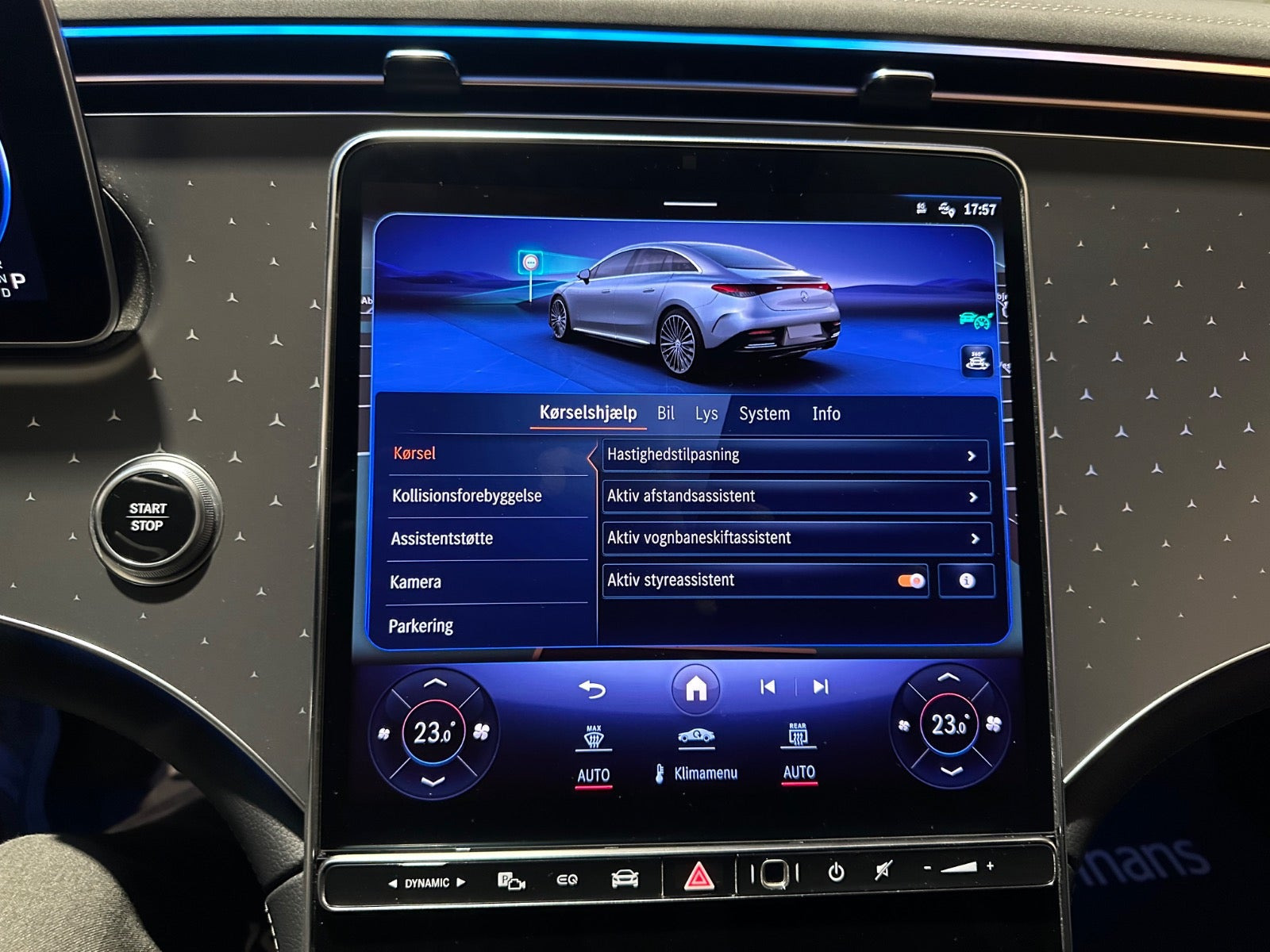 Hvid Mercedes EQE300 fra 2023