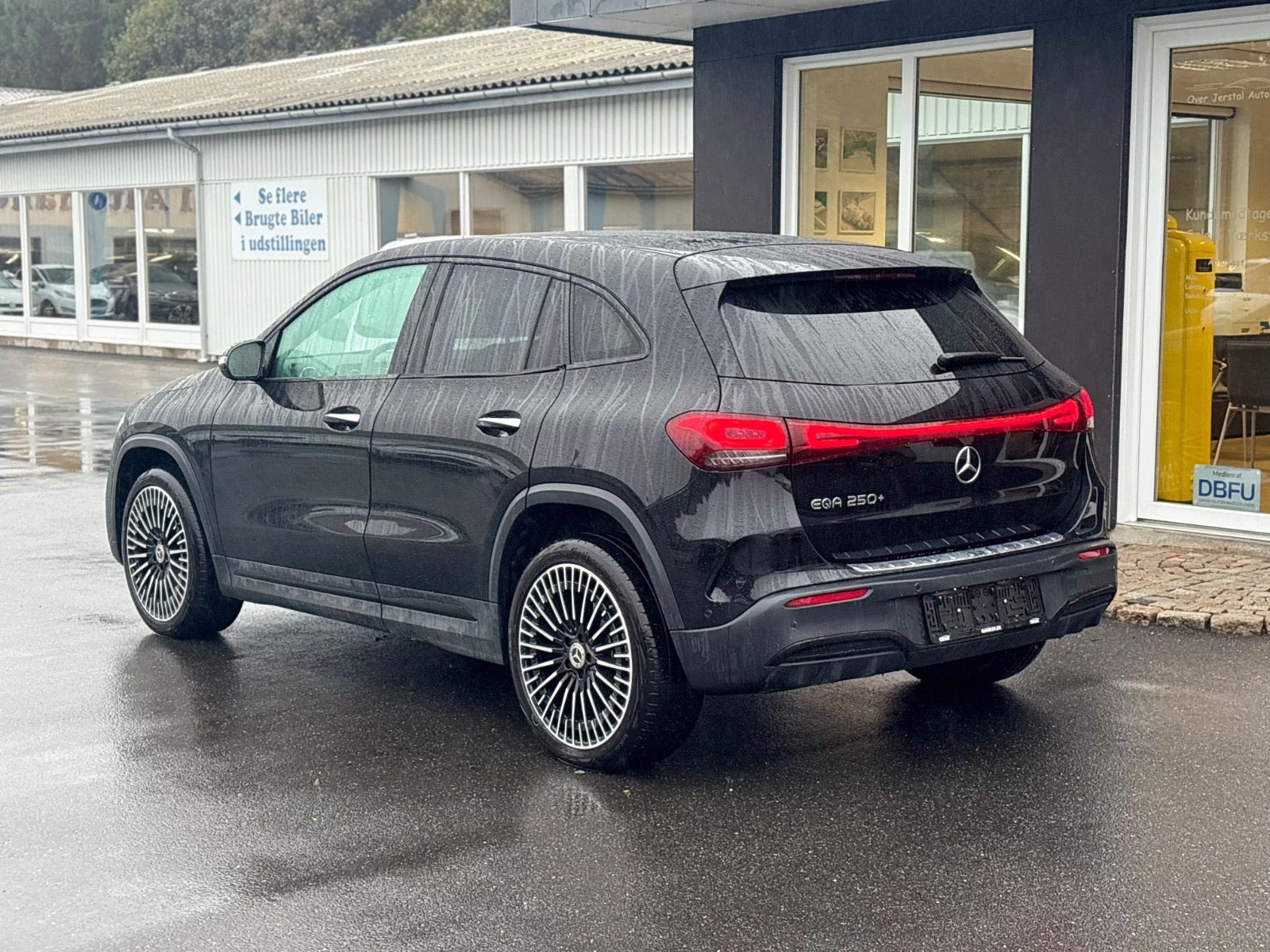 Sort Mercedes EQA250+ fra 2023