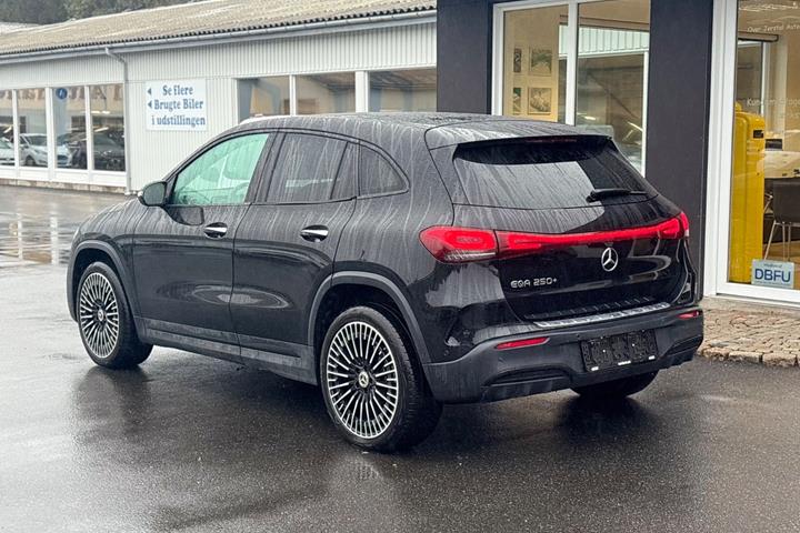 Sort Mercedes EQA250+ fra 2023