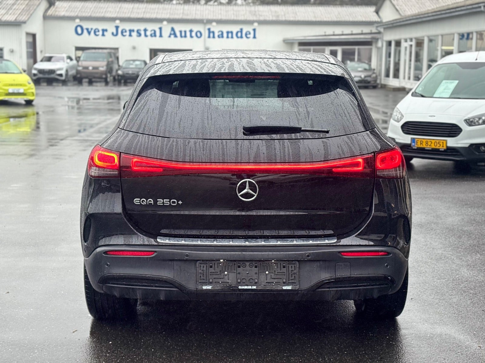 Sort Mercedes EQA250+ fra 2023