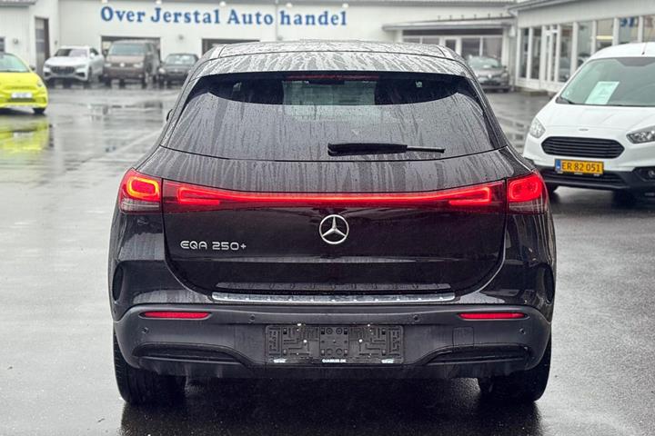 Sort Mercedes EQA250+ fra 2023