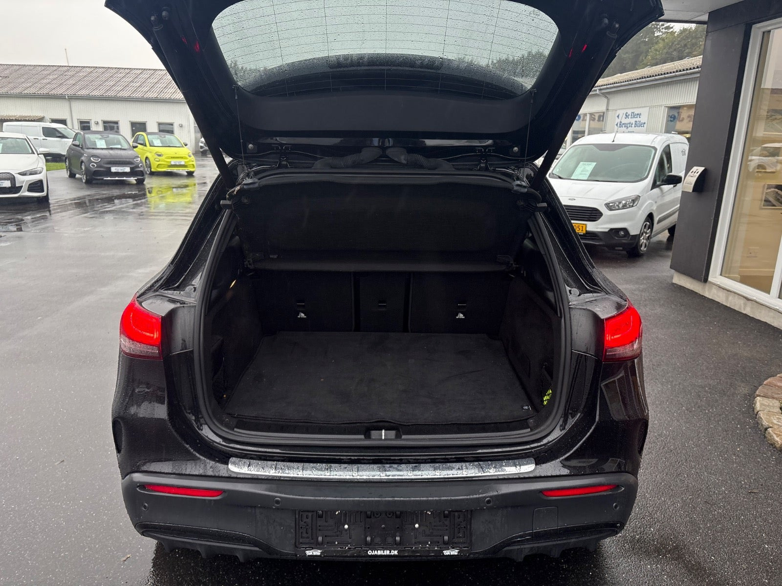 Sort Mercedes EQA250+ fra 2023