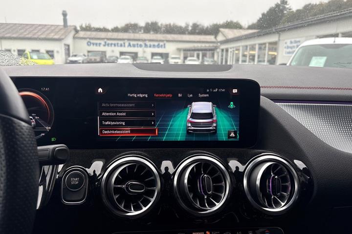 Sort Mercedes EQA250+ fra 2023