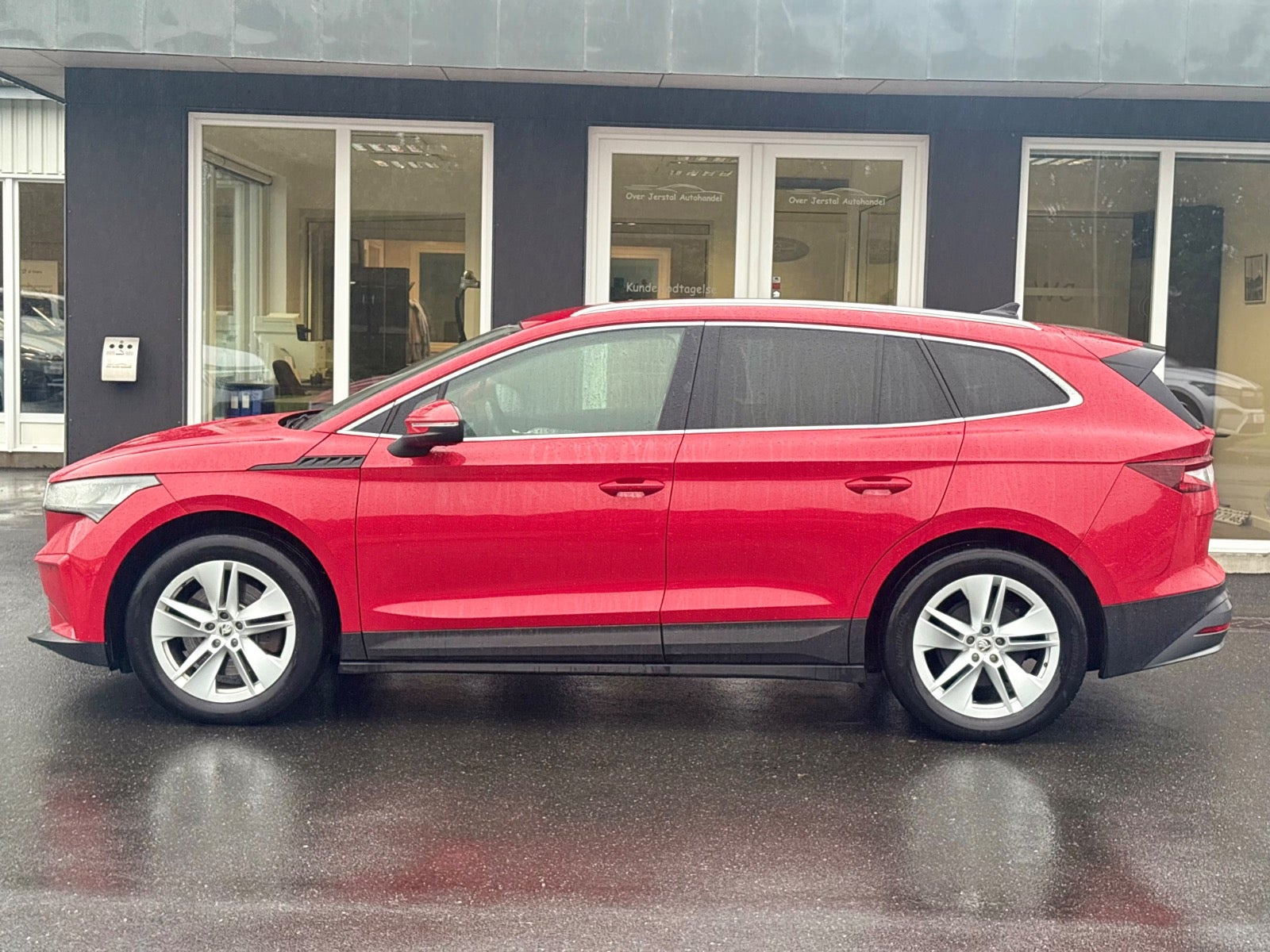 Rød Skoda Enyaq fra 2021