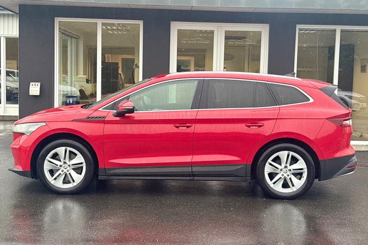 Rød Skoda Enyaq fra 2021