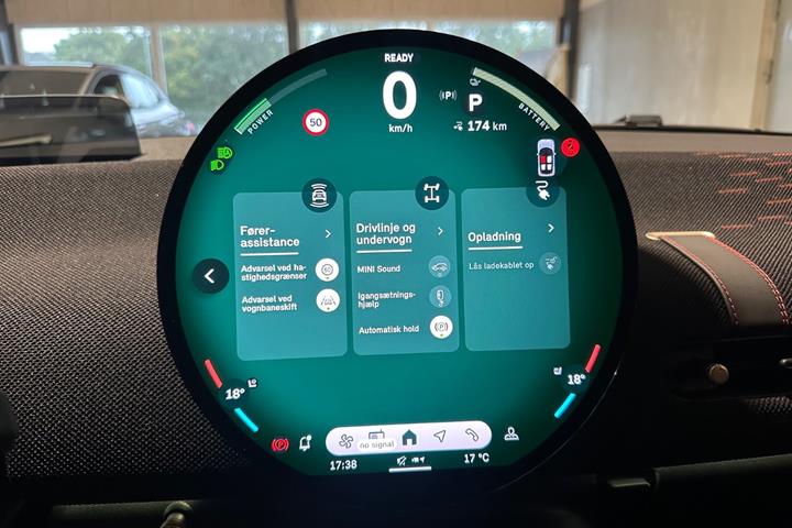 Hvid Mini Cooper E fra 2025