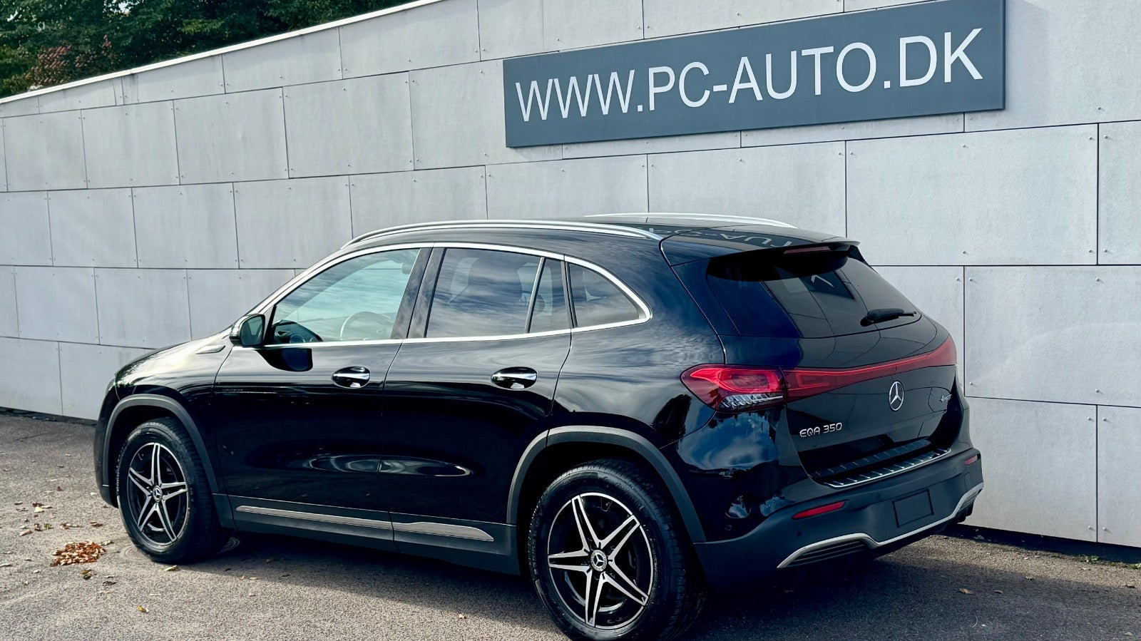 Sort Mercedes EQA350 fra 2022