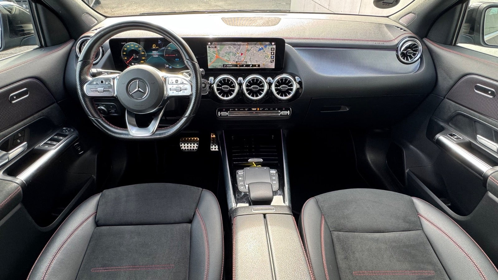 Sort Mercedes EQA350 fra 2022