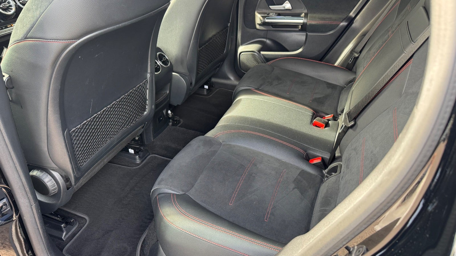 Sort Mercedes EQA350 fra 2022