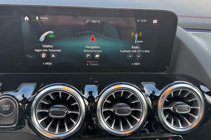 Sort Mercedes EQA350 fra 2022