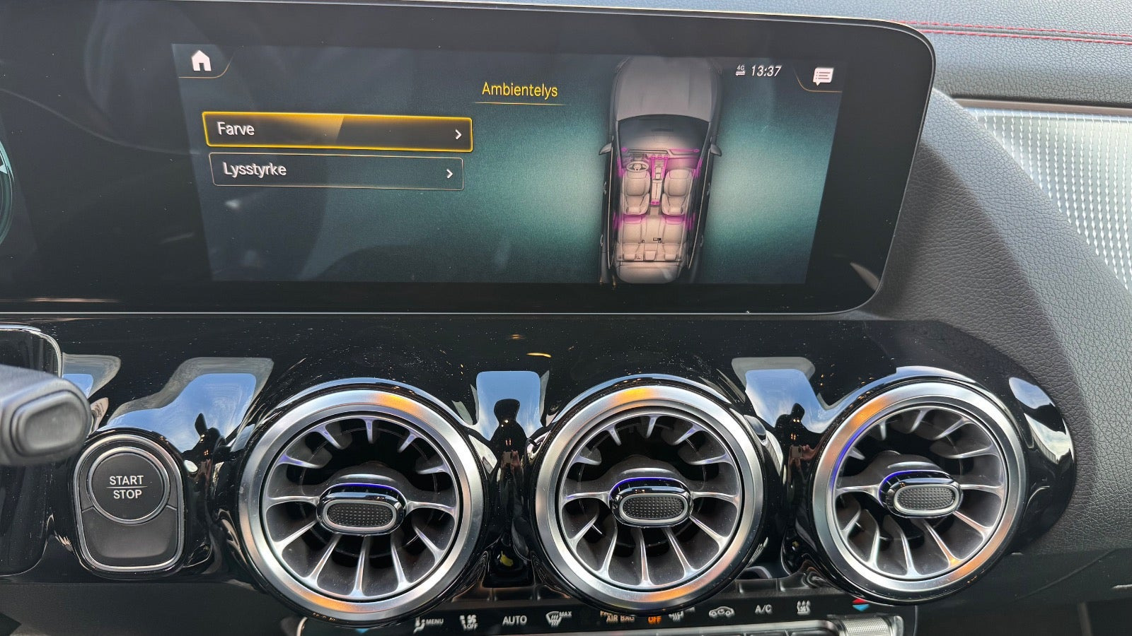 Sort Mercedes EQA350 fra 2022