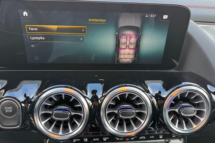 Sort Mercedes EQA350 fra 2022