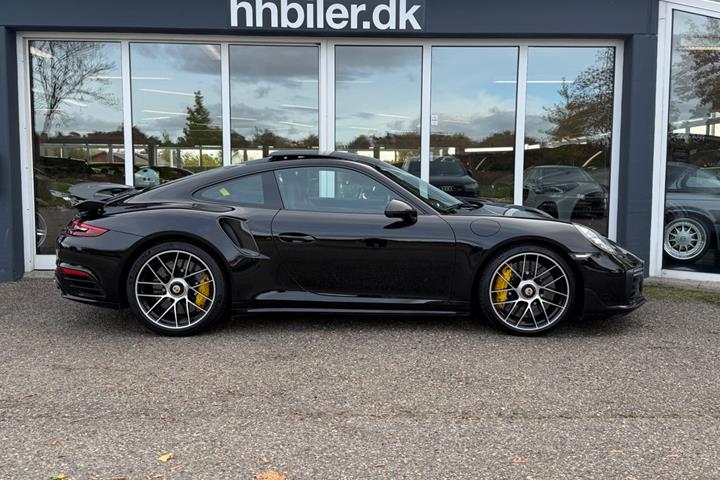 Sort Porsche 911 Turbo S fra 2018