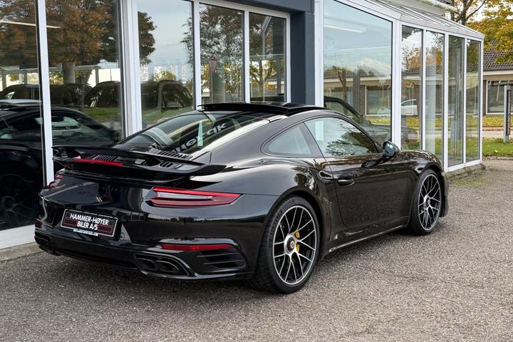 Sort Porsche 911 Turbo S fra 2018