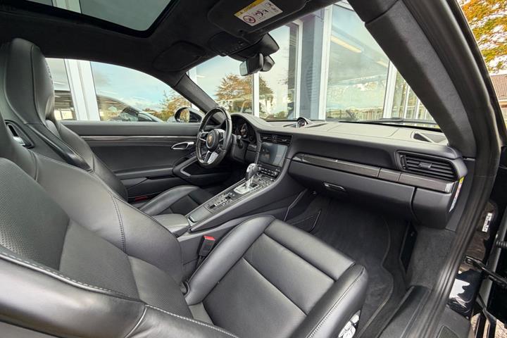 Sort Porsche 911 Turbo S fra 2018
