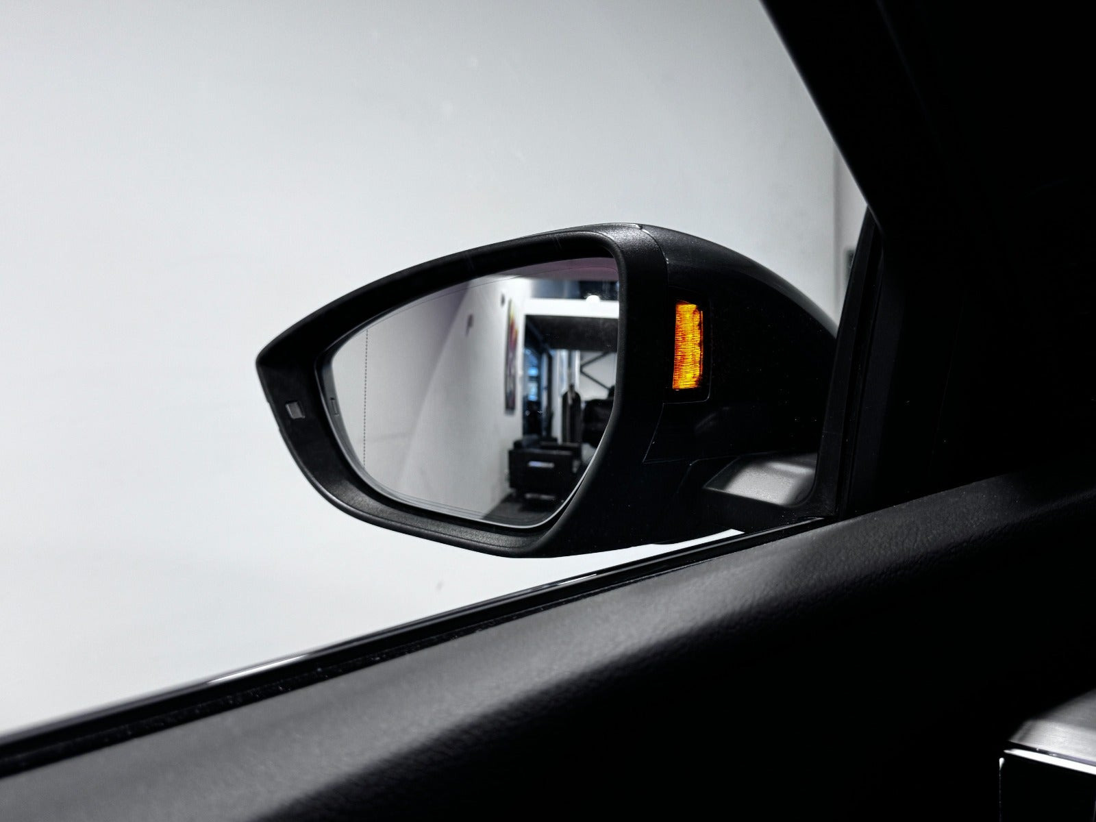 Grå Audi Q8 e-tron fra 2024