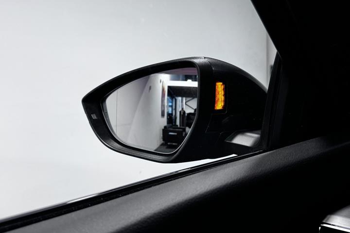 Grå Audi Q8 e-tron fra 2024