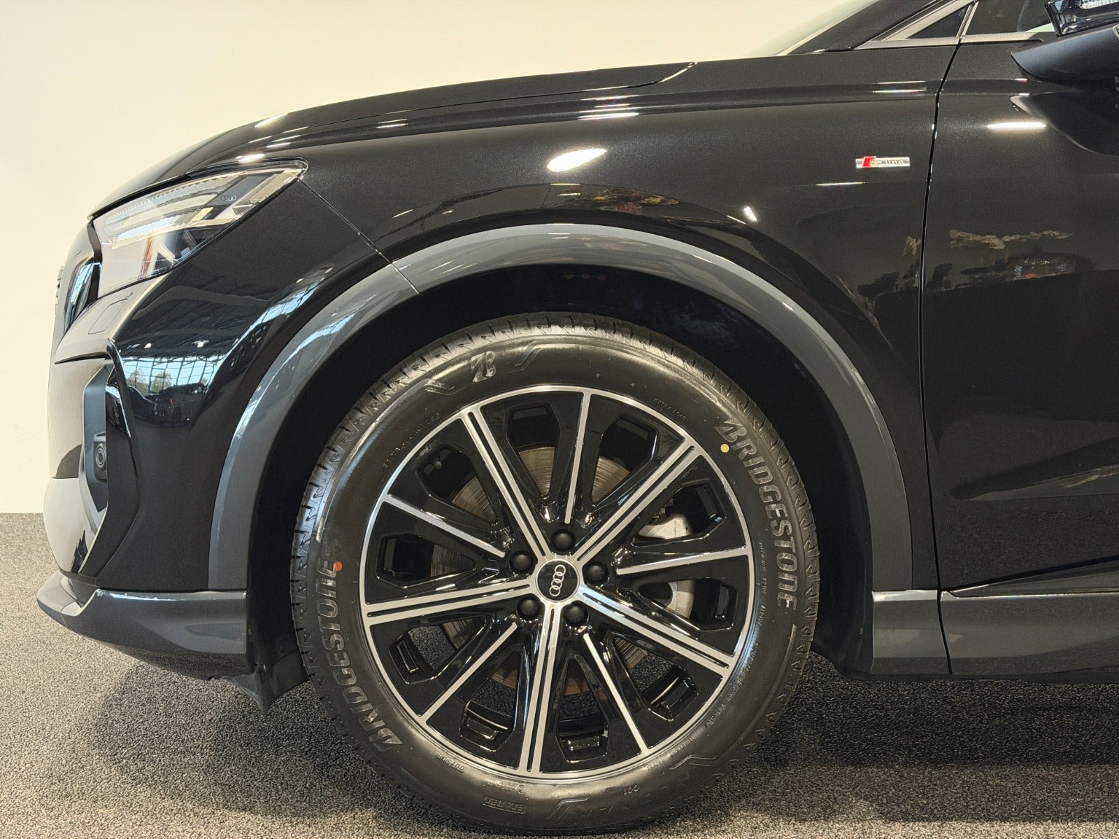 Sort Audi Q4 e-tron fra 2024
